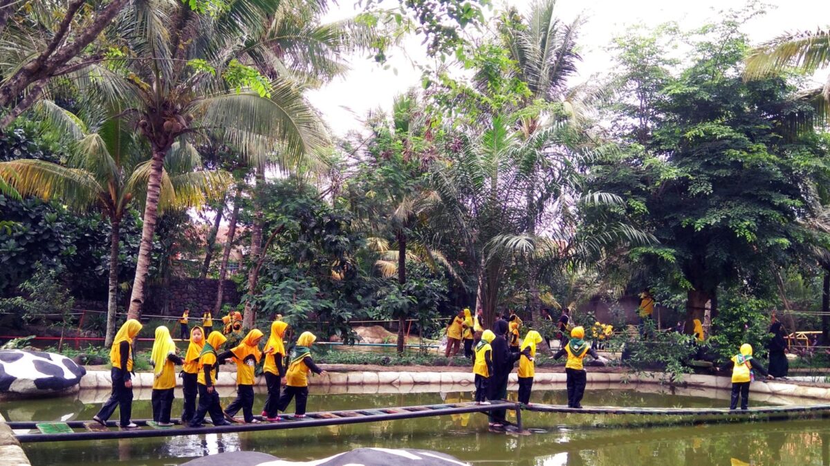 Kegiatan ountbond anak-anak di pelita desa ciseeng