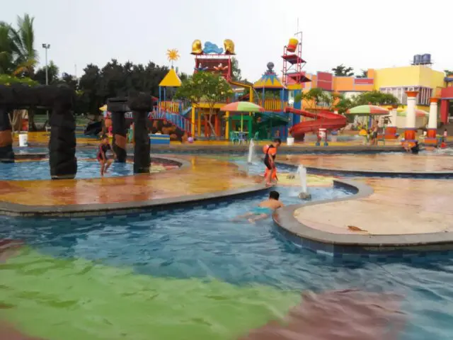 Permainan Ranjau Air Menantang Konsentrasi Anak di Splash Water Park Cibubur