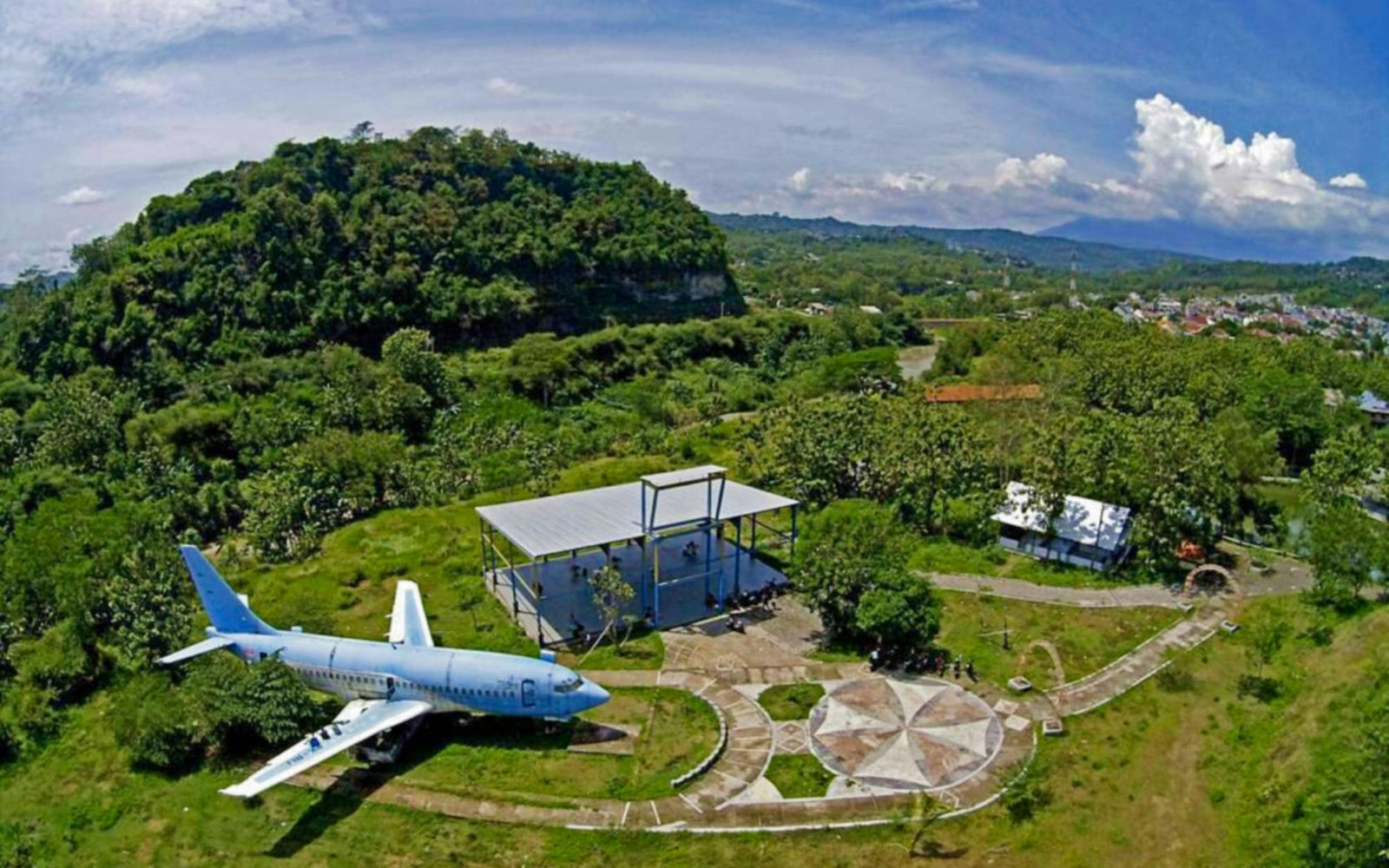 area desa wisata kalipancur dengan restoran pesawat bekas