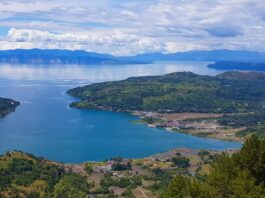 Pemandangan danau toba dari Geopark Sipinsur