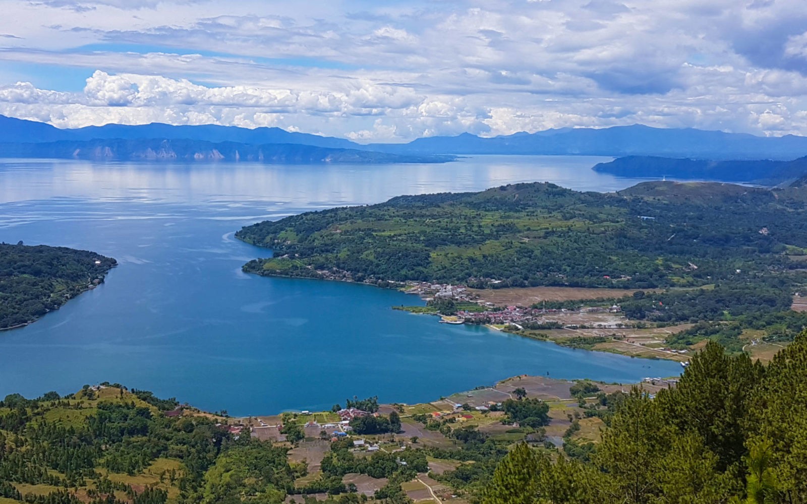 Pemandangan danau toba dari Geopark Sipinsur