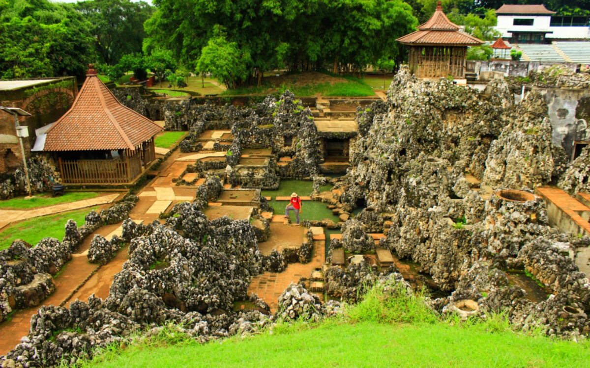 Kawasan Gua Sunyaragi Cirebon