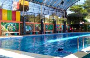 kolam renang dewasa indoor