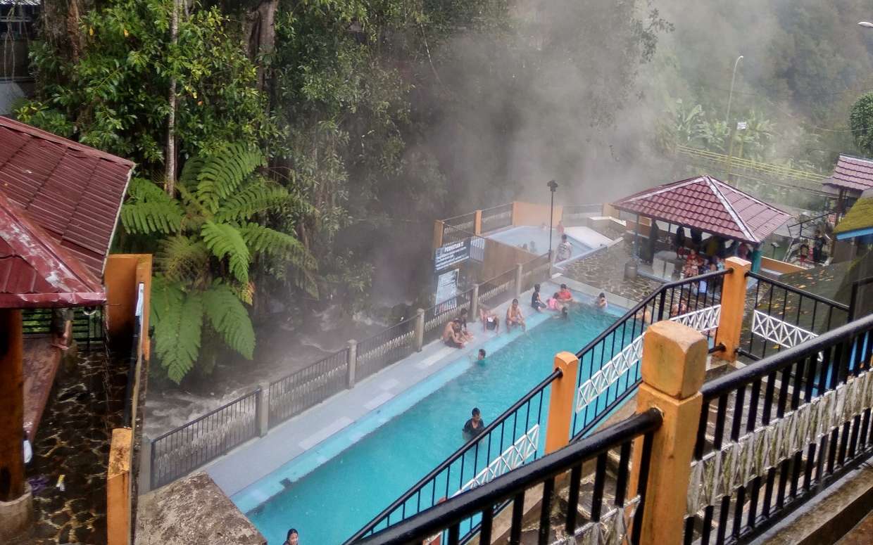 Kolam air panas hotel di sekitar kawasan wisata guci