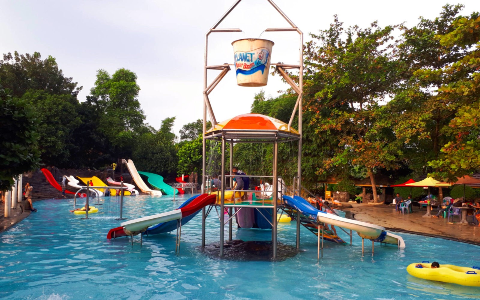 kolam dan wahana anak Planet Waterboom Subang
