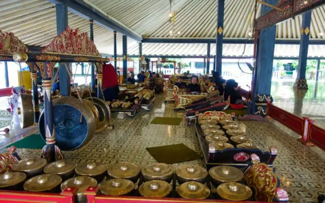 koleksi gamelan alat musik tradisional jawa