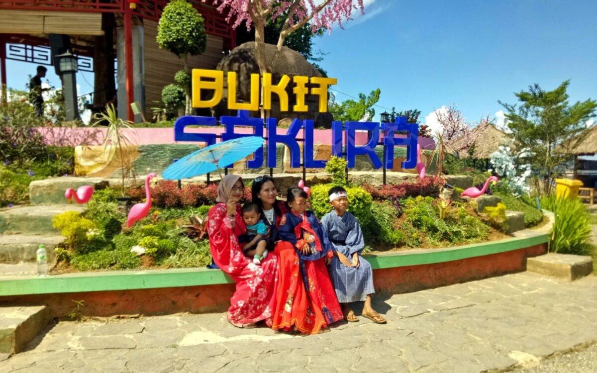 kostum play di Bukit Sakura Lampung