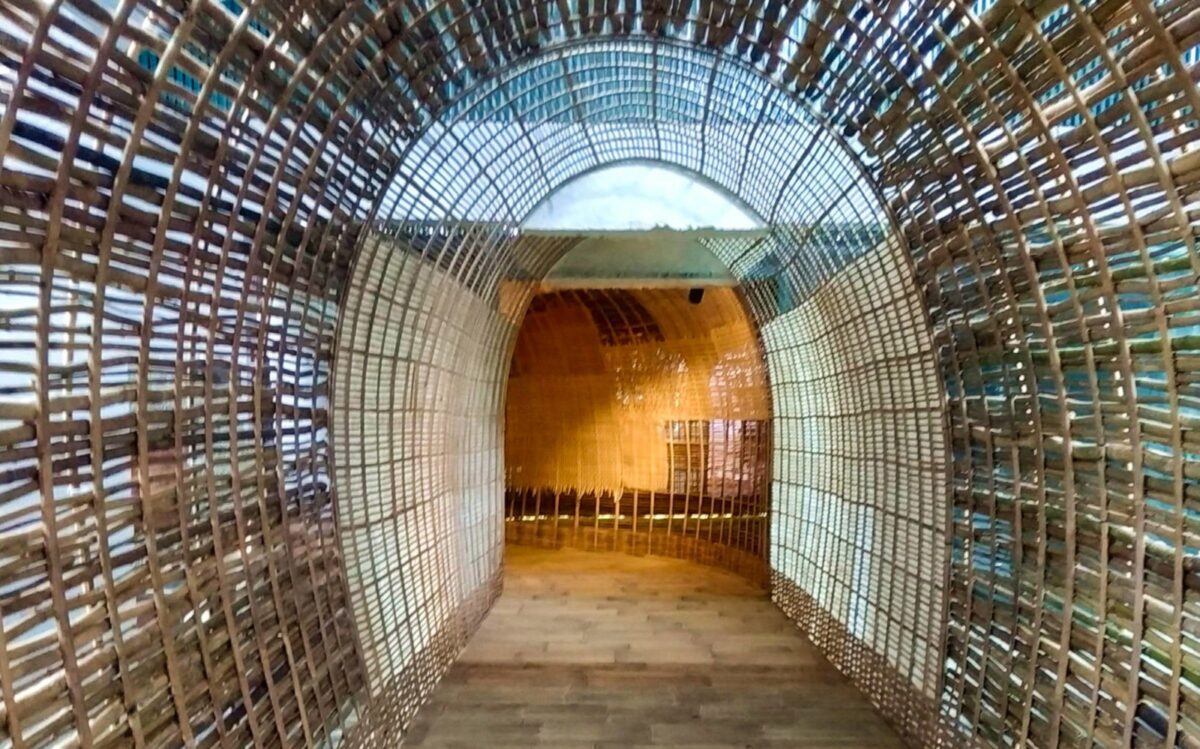 lorong berbentuk ayaman bambu