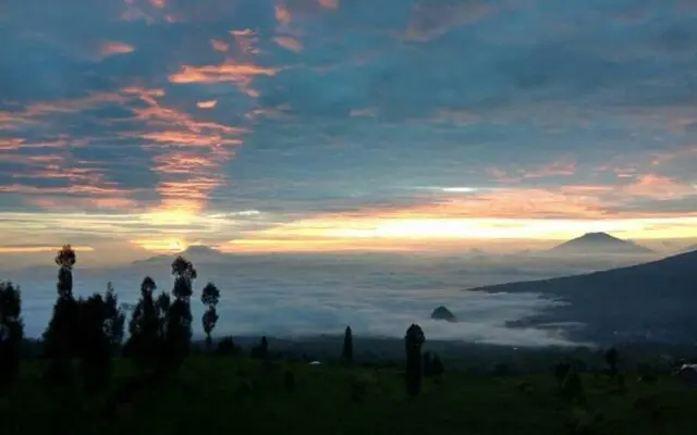 Menanti matahari terbit di Taman Wisata Posong Temanggung Jawa Tengah