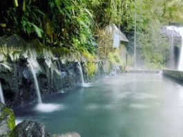 Kawasan Wisata Guci dengan Pemandian air panas guci Tegal