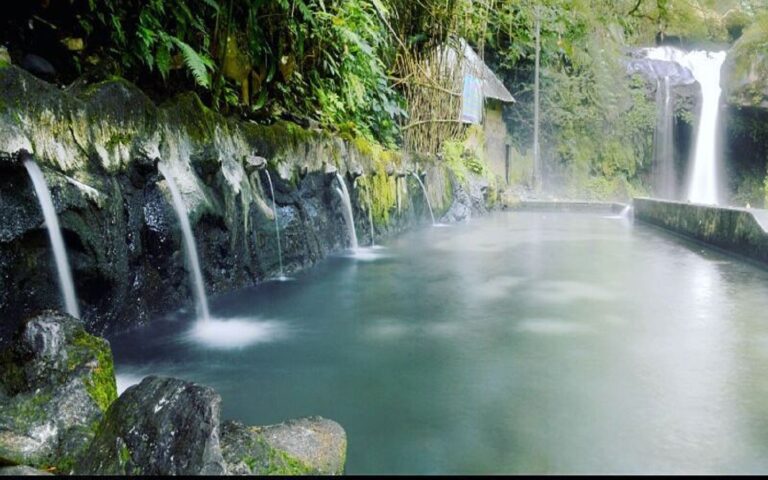 Kawasan Wisata Guci dengan Pemandian air panas guci Tegal