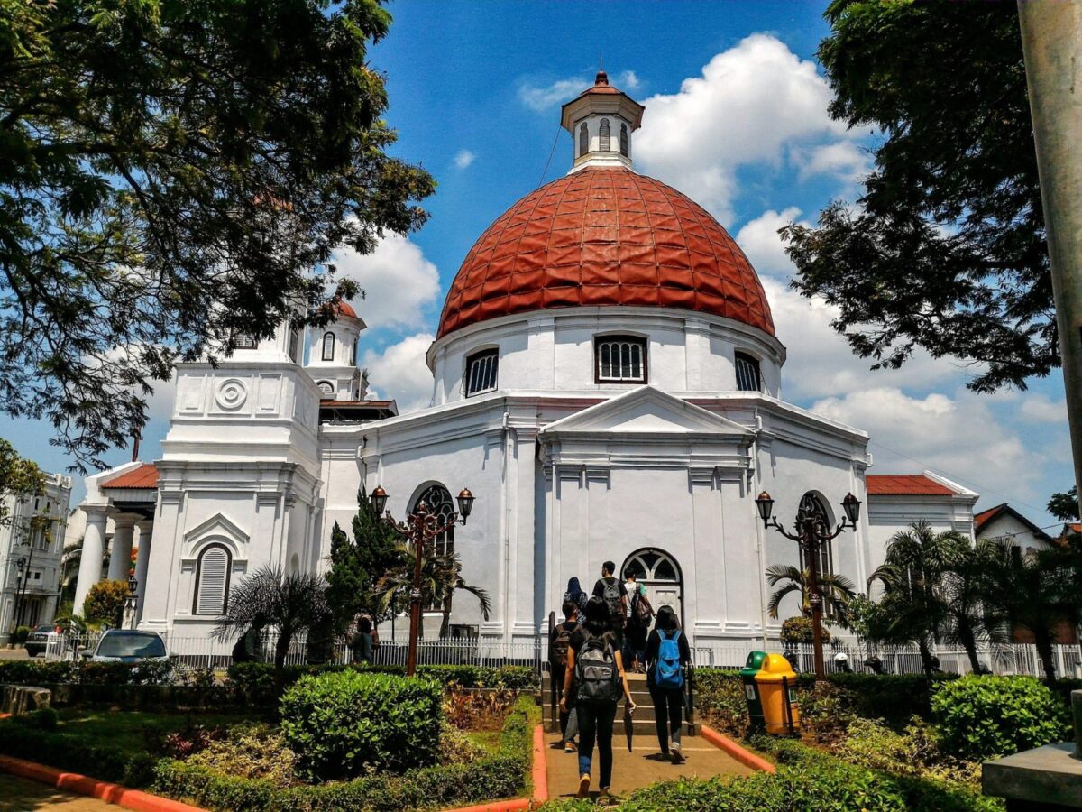 suasana sekitar gereja blenduk