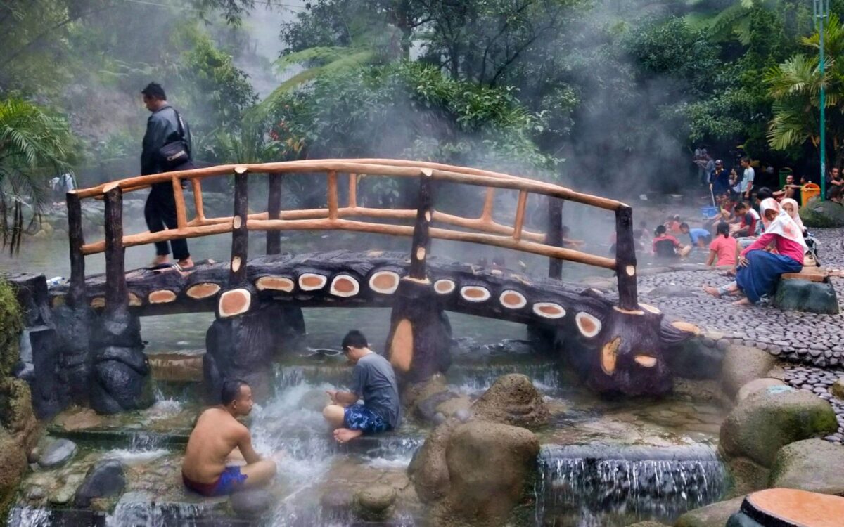 Kolam Pemandian Air Panas Ciater Subang
