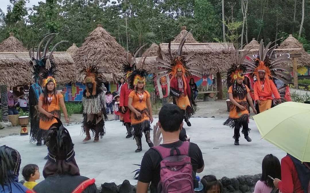 Pertunjukan Tari biasa digelar akhir pekan dan hari libur nasonal di Kampung Afrika Blitar Jawa Timur