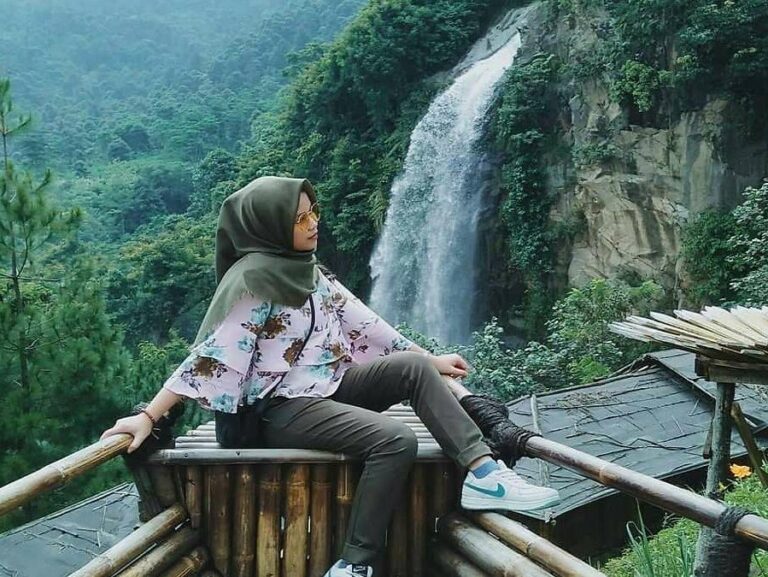 Salah satu spot foto di Curug Bidadari Bogor