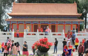 Spot Foto dengan Nuansa Kuil di China di Javenir Park Taman Balekambang Tawangmangu
