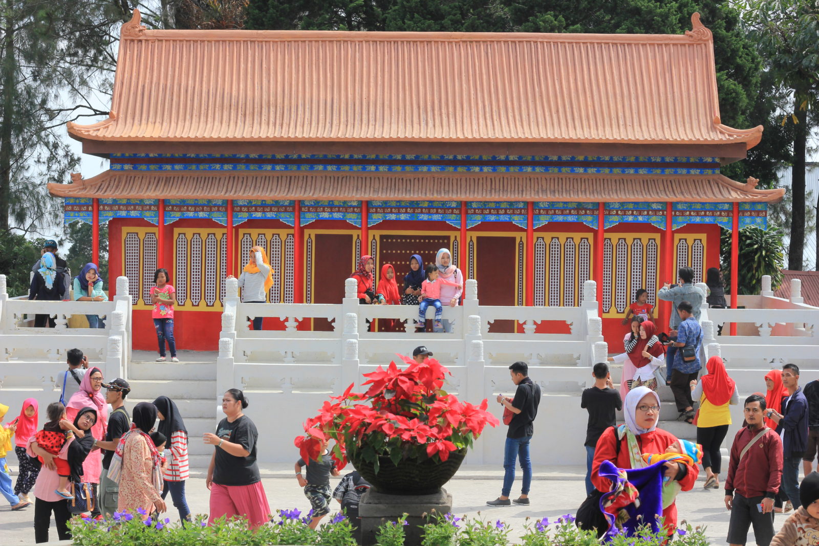 Spot Foto dengan Nuansa Kuil di China di Javenir Park Taman Balekambang Tawangmangu