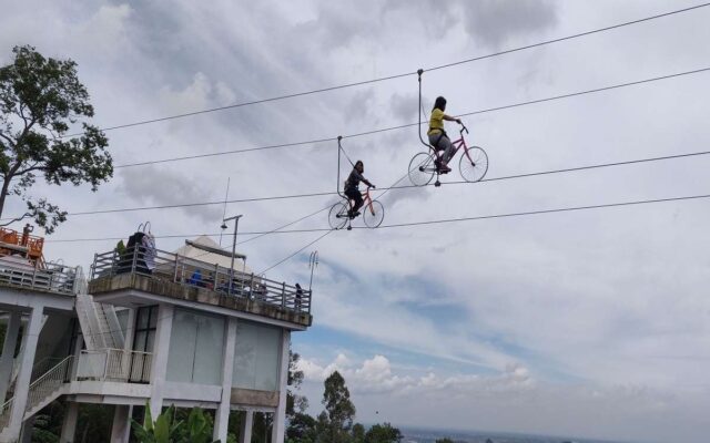Wahana pemacu adrenalin Sepeda Gantung