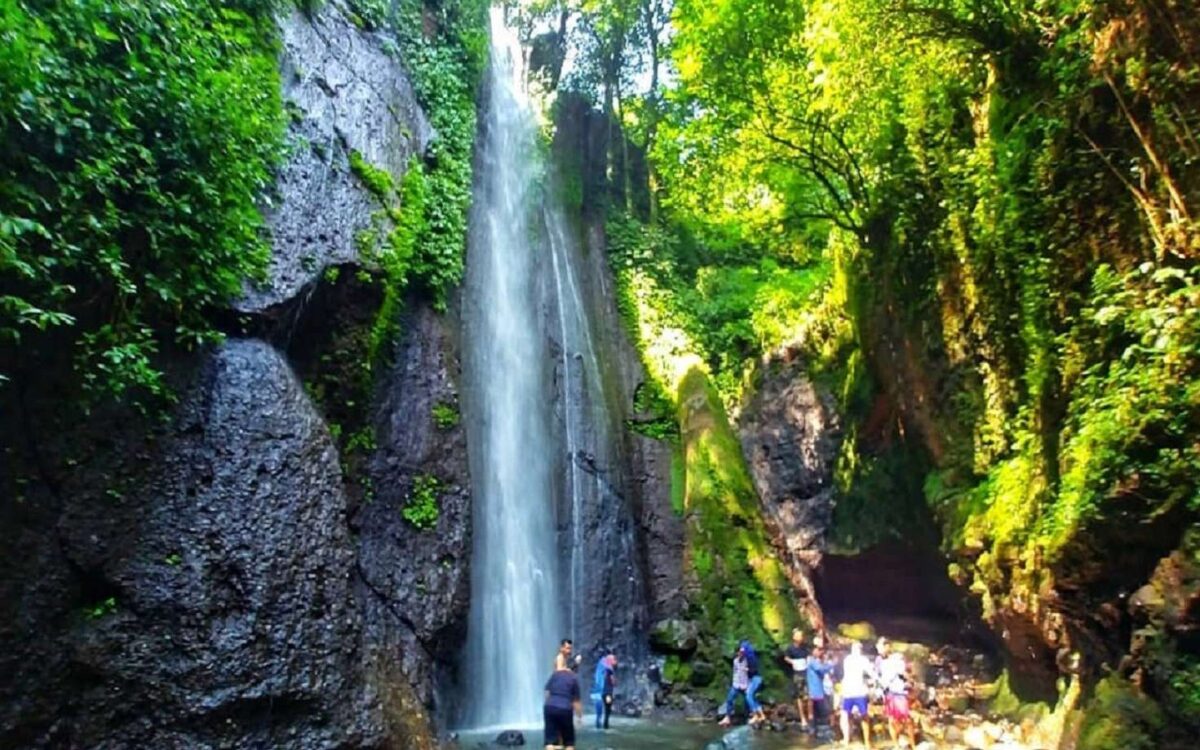 Wisata air terjun Curug Nangka Bogor