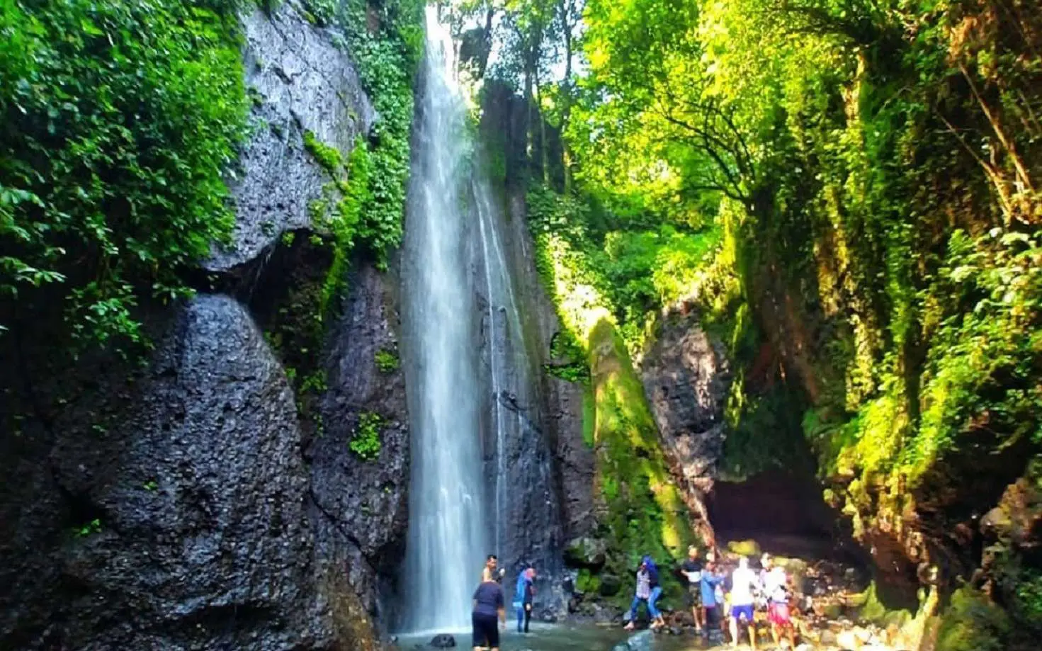 Wisata air terjun Curug Nangka Bogor