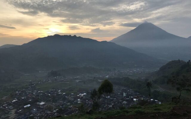 matahari terbit sunrise dari gardu pandang tieng