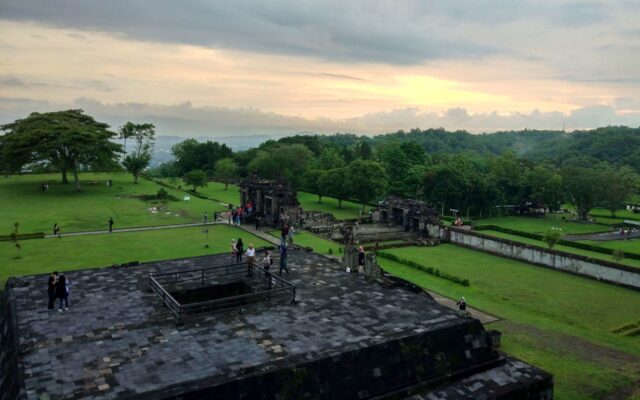 sunset di candi ratu boko