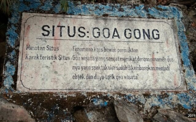 prasasti informasi tentang goa gong