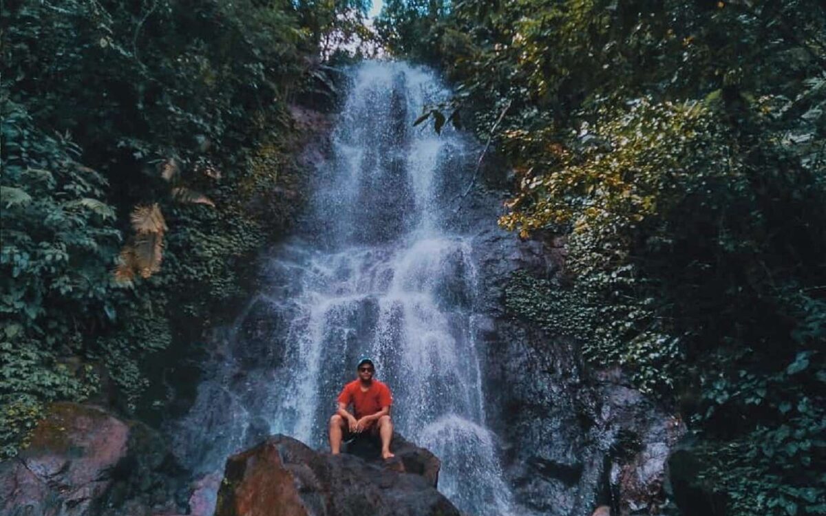 Wisata air terjun Curug Cilember Bogor
