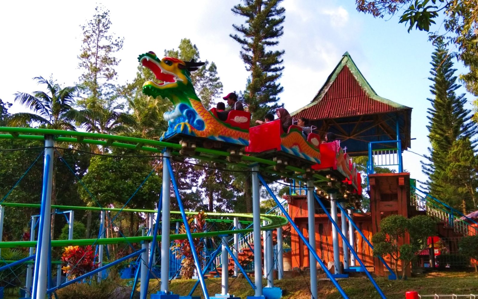 Deskirpsi Tempat Wisata Taman Kyai Langgeng Magelang Bahasa Jawa