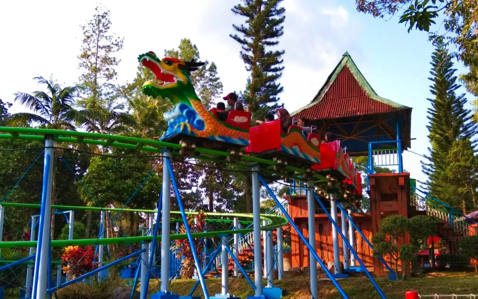 wahana roller coaster