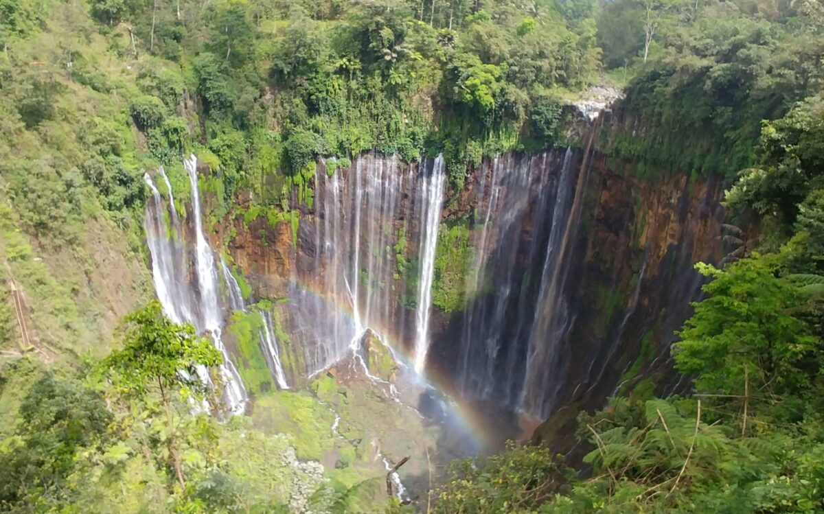lanskap kawasan wisata air terjun tumpak sewu