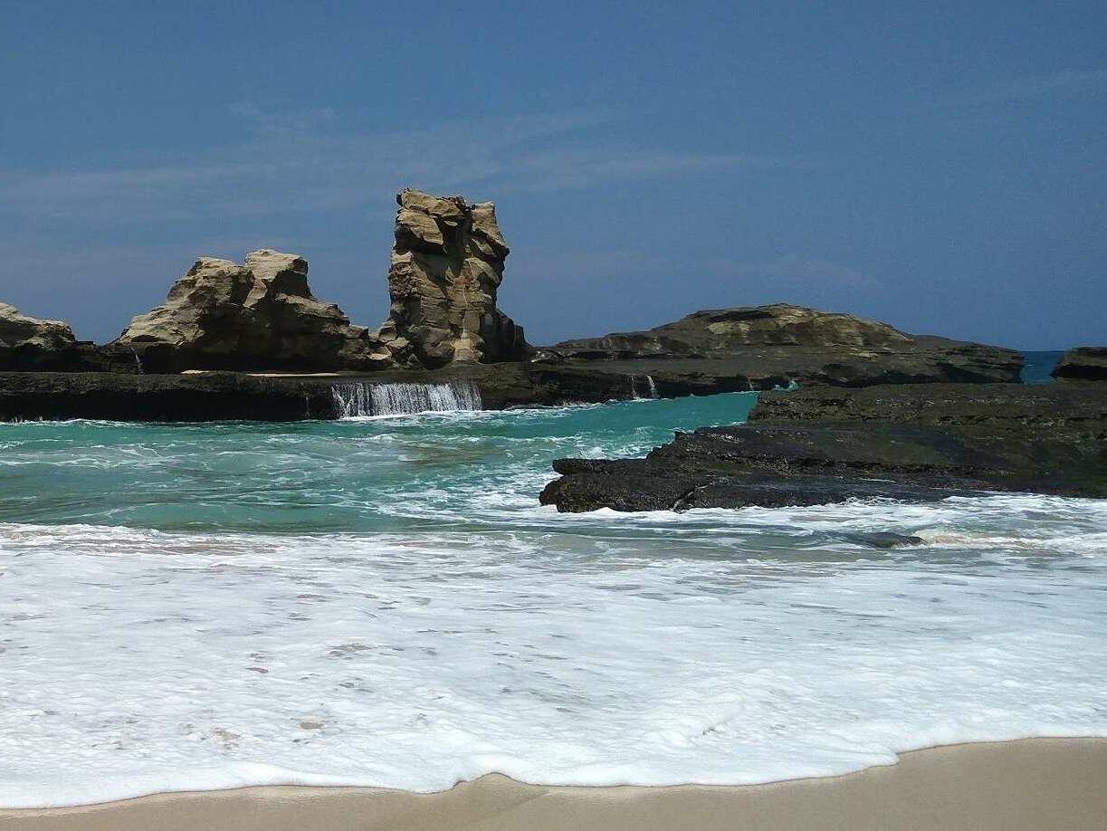 batu karang sphinx yang cukup unik