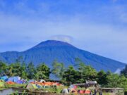 bukit tranggulasih di kaki gunung slamet