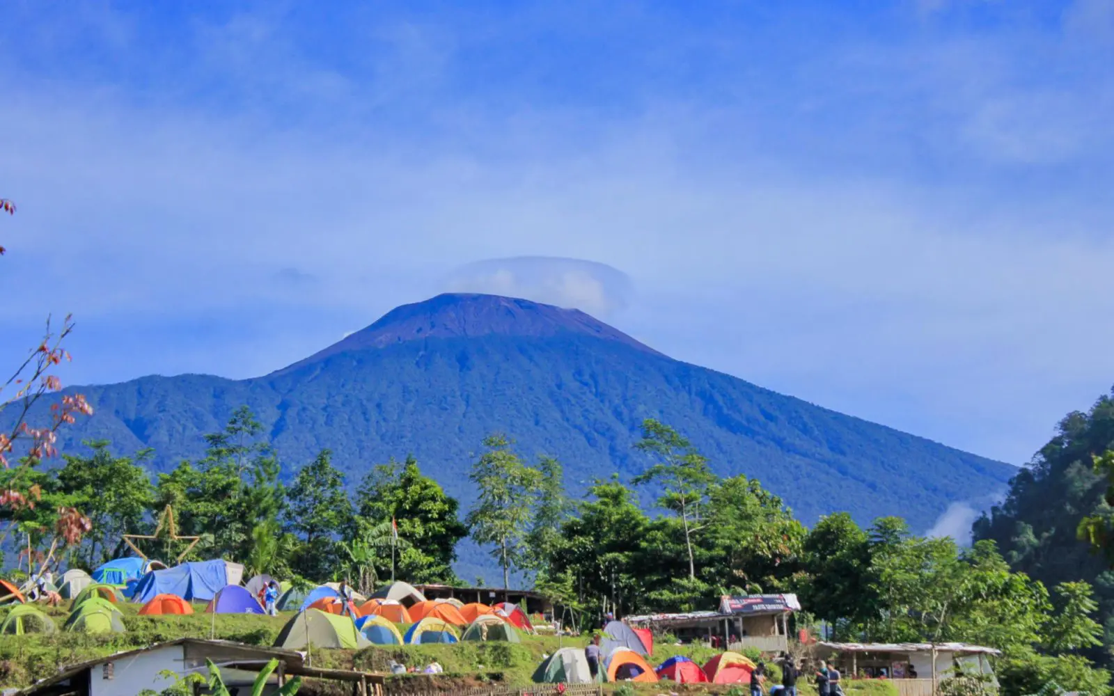 bukit tranggulasih di kaki gunung slamet