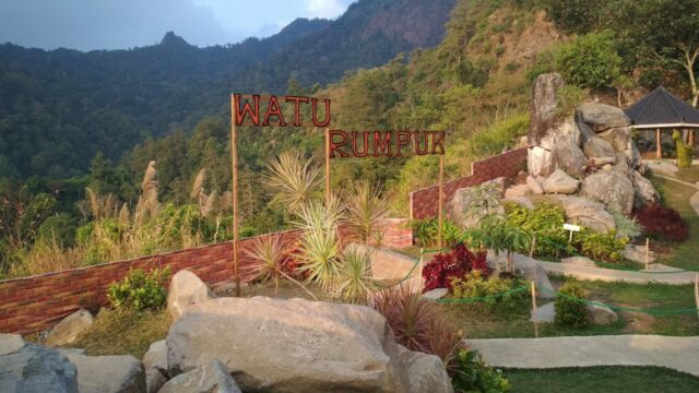 Papan Nama Objek Wisata Watu Rumpuk
