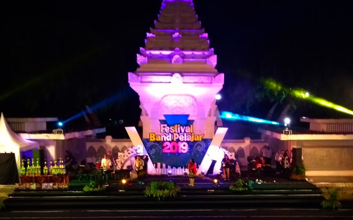 kegiatan seni pelajar di taman blambangan