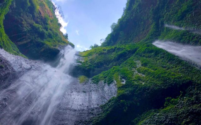 keindahan lanskap ari terjun
