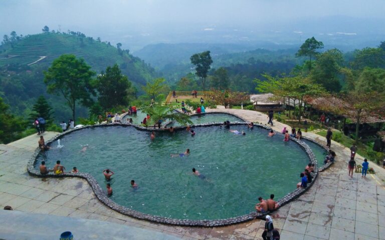 Kolam renang alami umbul sidomukti