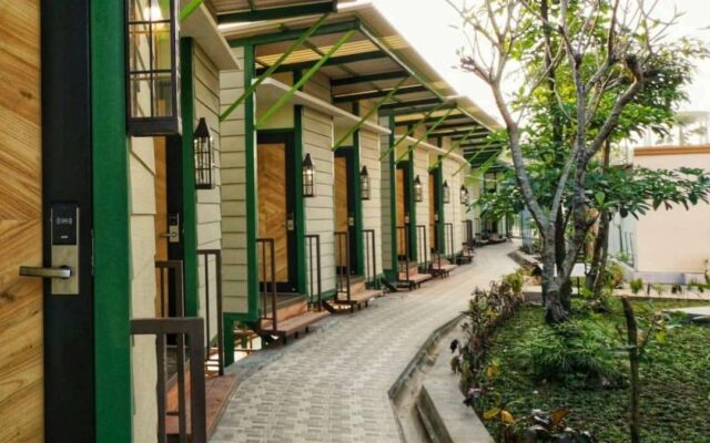 bangunan penginapan urban camping river walk boja