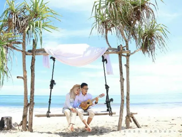 Suasana romantis di Pantai Santolo Garut