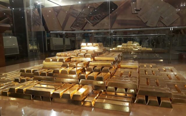 koleksi emas di museum bank indoensia