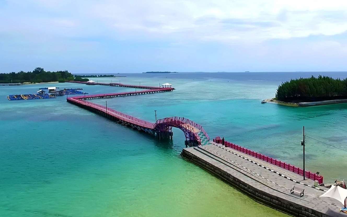 Jembatan Cinta pulau tidung di Kepulauan Seribu