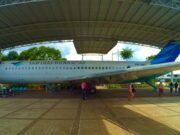 salah satu koleksi pesawat garuda di museum transportasi tmii