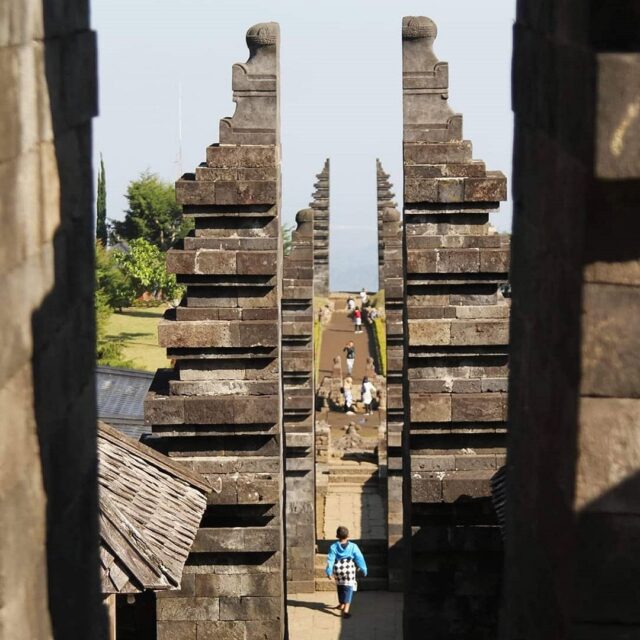 9 aras candi cetho