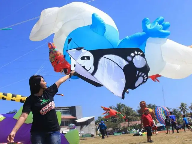 Pangandaran International Kite Festival di Pantai Pangandaran