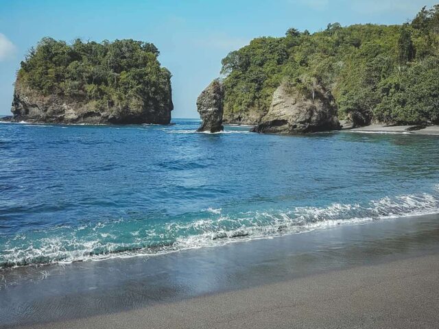 Eksotisme Pasir Hitam Pantai Licin Malang Oktober 2019