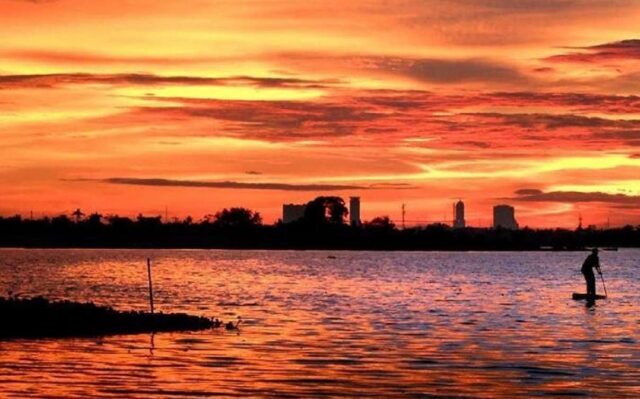 sunset di pantai tanjung pasir