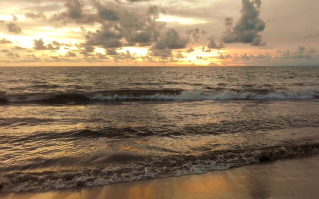 Sunset dari tepi pantai
