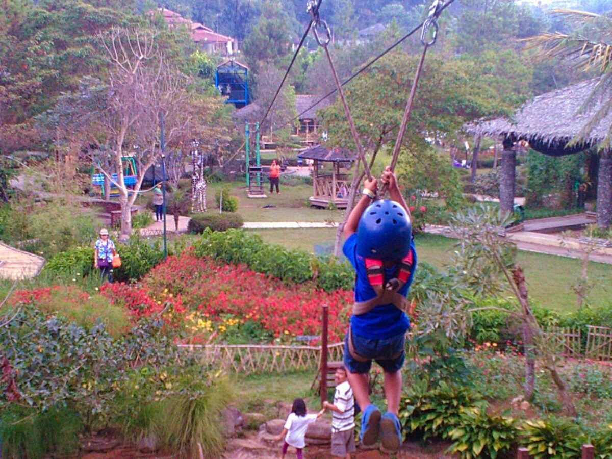 wahana flying fox anak