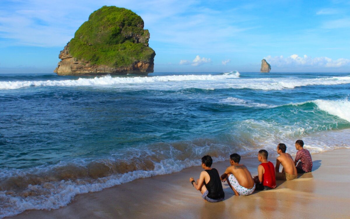 Bersantai di pantai goa cina